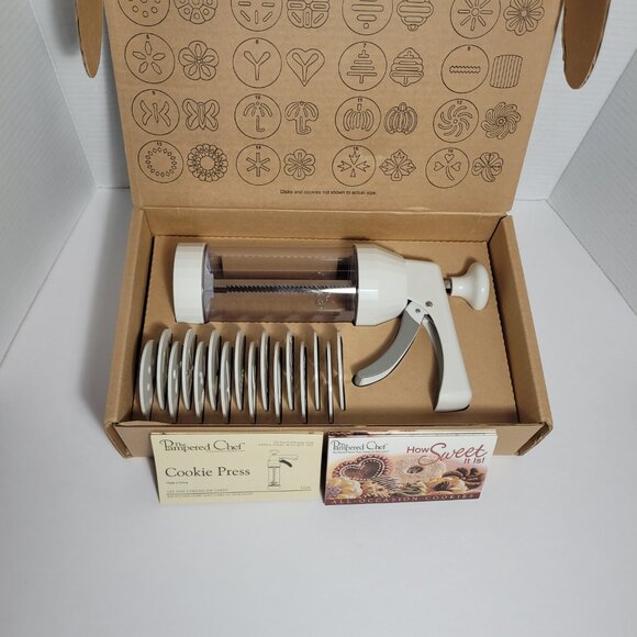 The Pampered Chef Cookie Press with 16 Discs Beige #1525 Christmas Holiday New - Picture 5 of 15